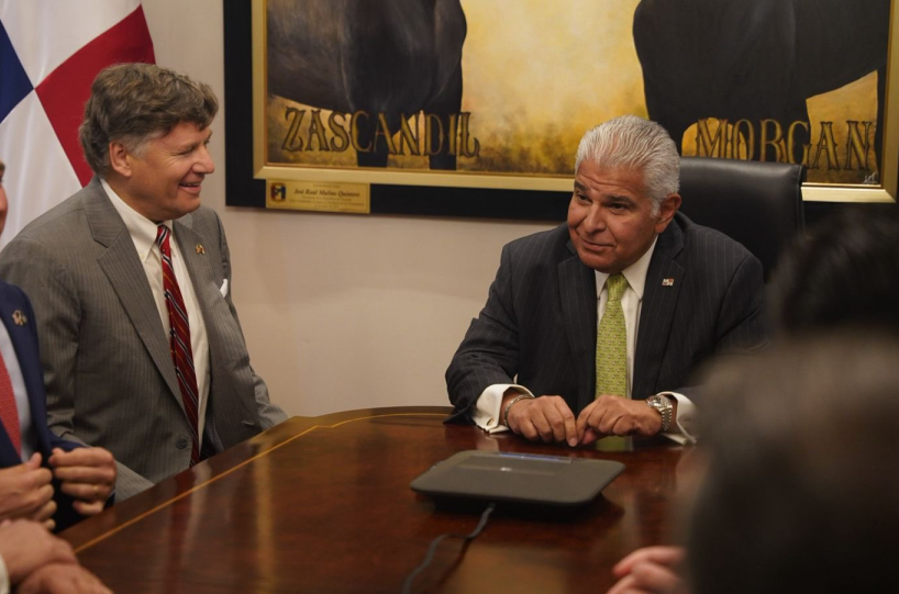 (L-R) U.S. Deputy Secretary of State Christopher Landau meets with Panamanian President José Raúl Mulino. (U.S. Ambassador to Panama)