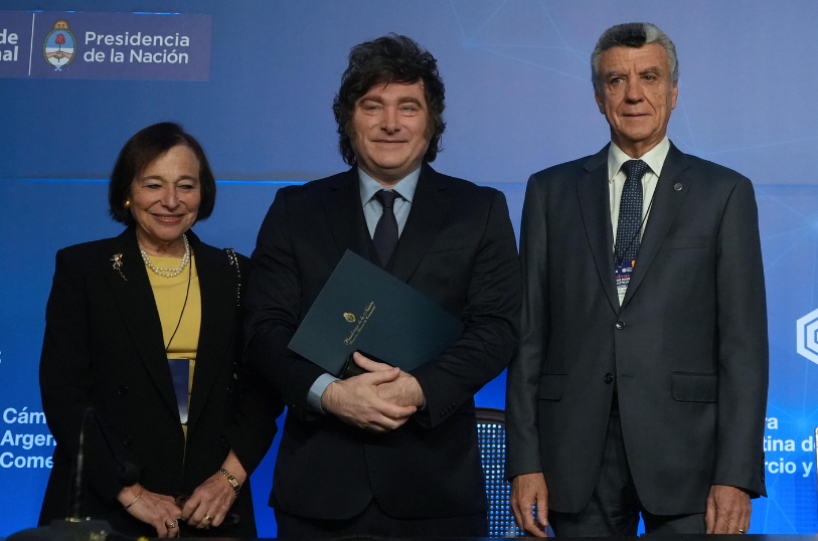(L-R) AS/COA's Susan Segal, Argentine President Javier Milei, and CAC's Natalio Mario Grinman