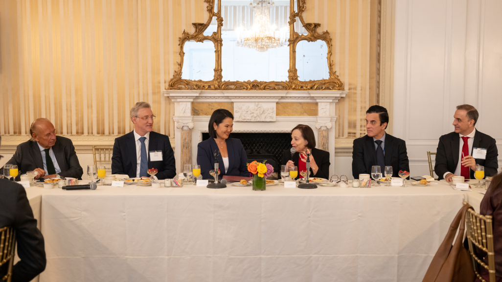 Center: Peruvian President Keiko Fujimori and AS/COA's Susan Segal. (Alexis Silver/Roey Yohai Studios)